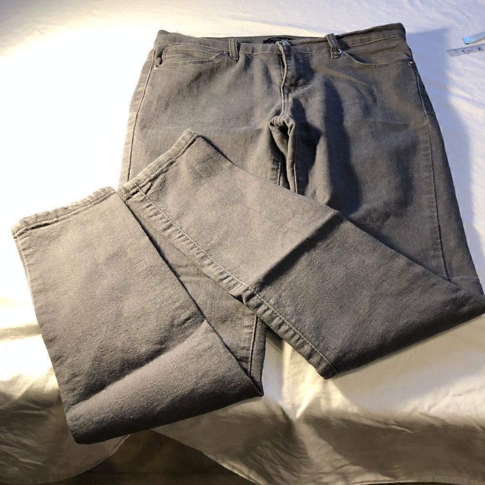 Forever 21 Jegging Gray Size 27
